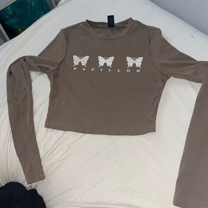 i am selling a cropped long sleeve shirt from shein.